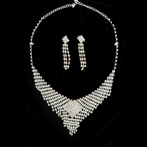 Juego de collar y aretes con pedrería  Mod. E63217