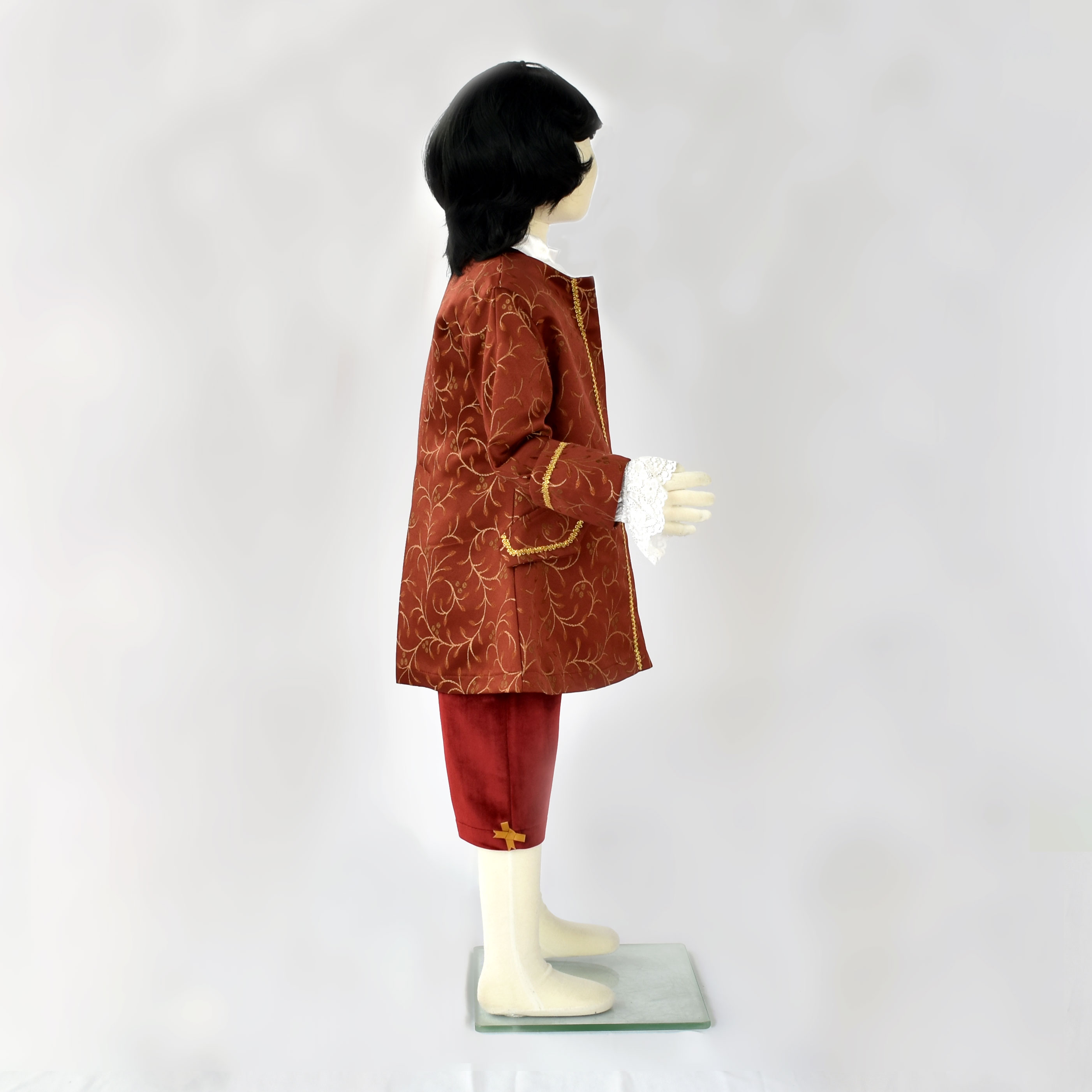 Traje de época con chaleco